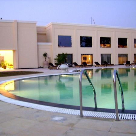 The Lalit Traveller Khajuraho Hotel Bagian luar foto