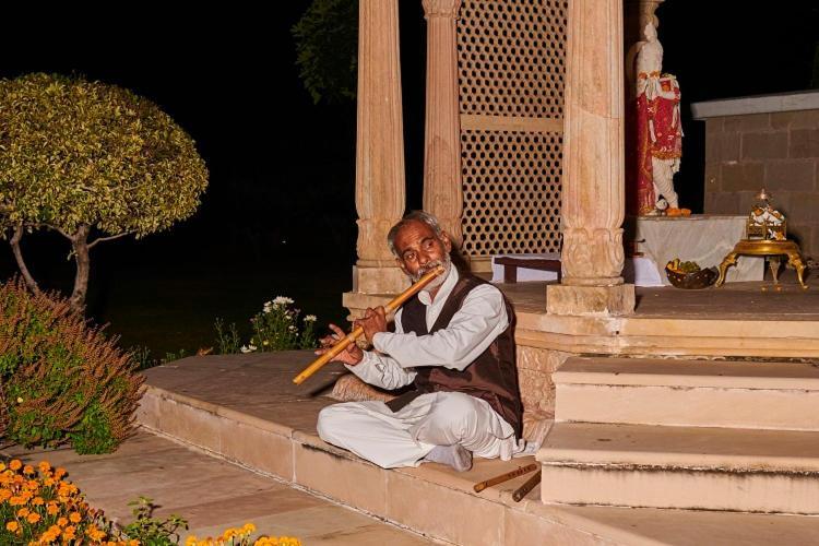 The Lalit Traveller Khajuraho Hotel Bagian luar foto