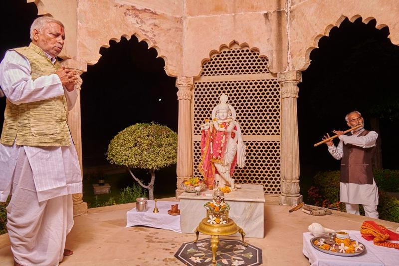 The Lalit Traveller Khajuraho Hotel Bagian luar foto