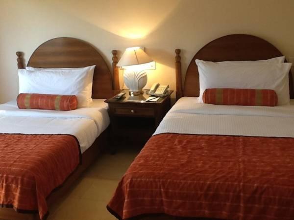 The Lalit Traveller Khajuraho Hotel Bagian luar foto