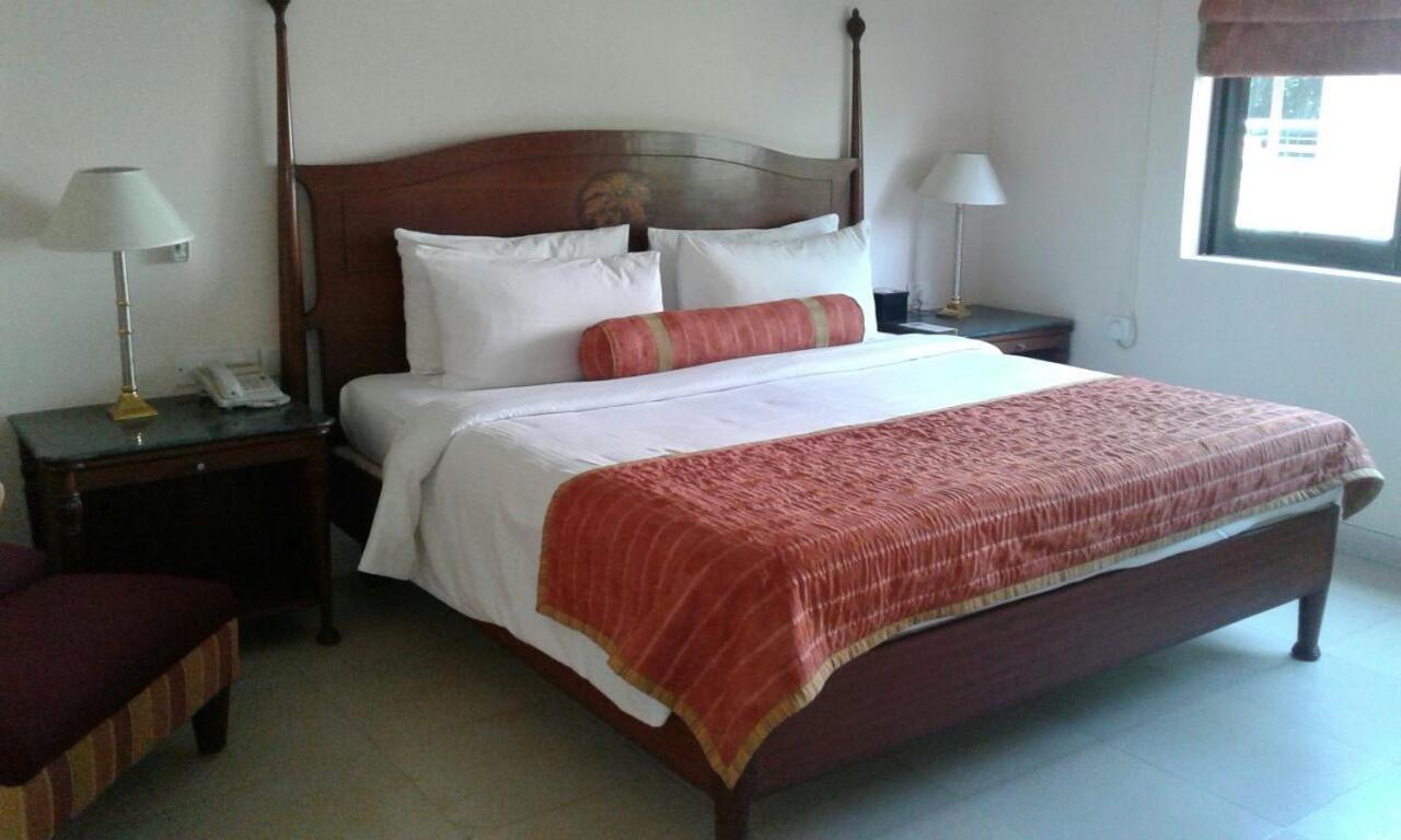 The Lalit Traveller Khajuraho Hotel Bagian luar foto