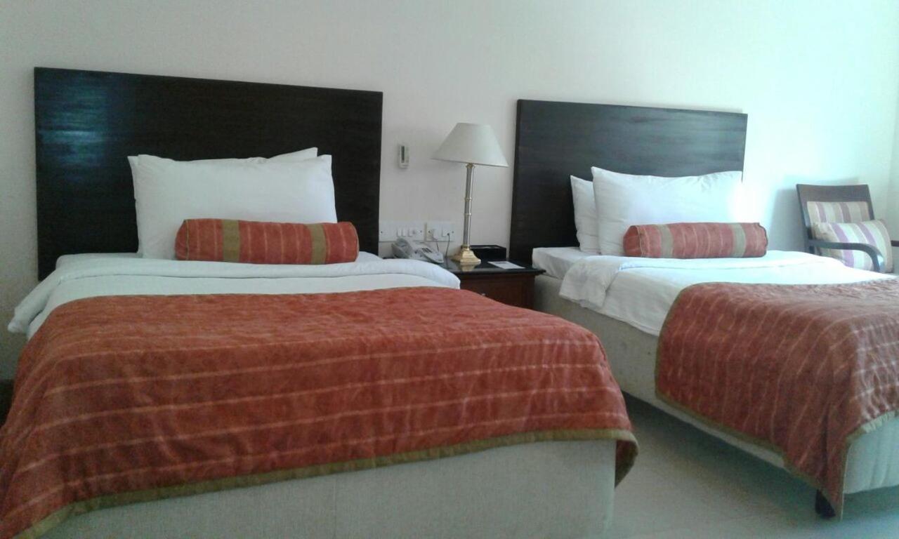 The Lalit Traveller Khajuraho Hotel Bagian luar foto