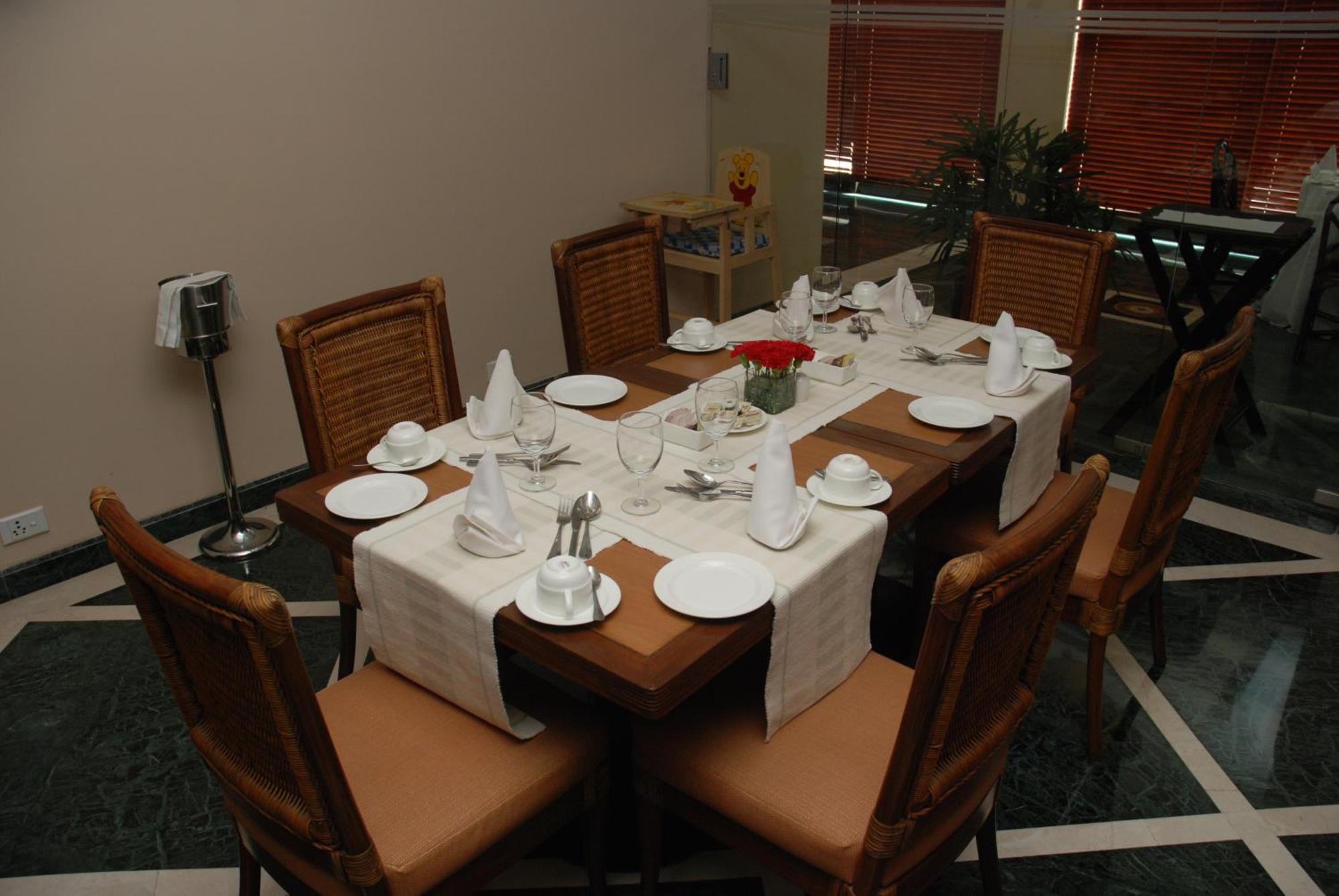The Lalit Traveller Khajuraho Hotel Bagian luar foto