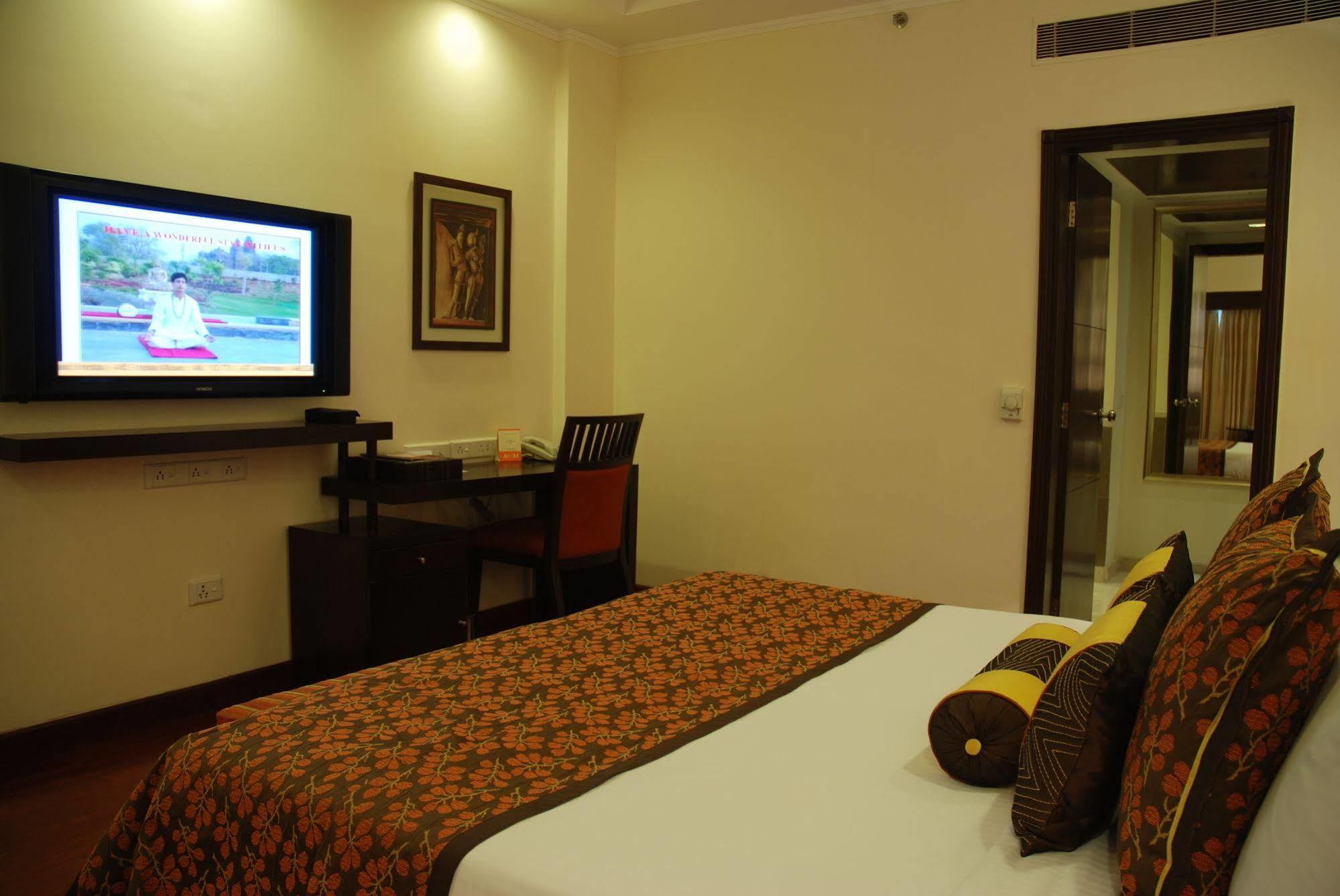 The Lalit Traveller Khajuraho Hotel Bagian luar foto